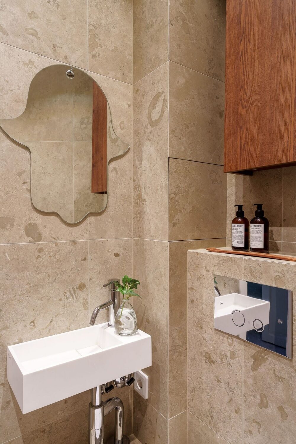 A Classic Nordic Apartment Decorated with Modern Furnishings and Color 16 small-bathroom-scandinavian-home-nordroom