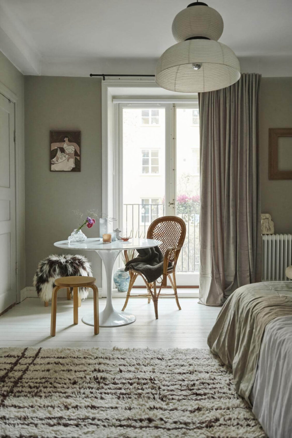 Great Living Room Bedroom Combo Ideas (Layout Tips + Styling) 9 tiny-one-room-apartment-large-rug-nordroom