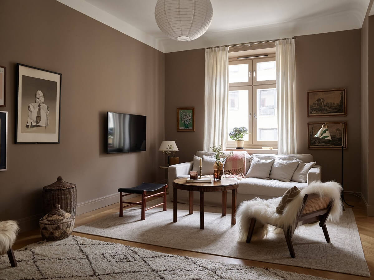 A Warm Nordic Apartment with Light Brown Walls 2 warm-sitting-room-light-brown-walls-white-sofa-nordroom