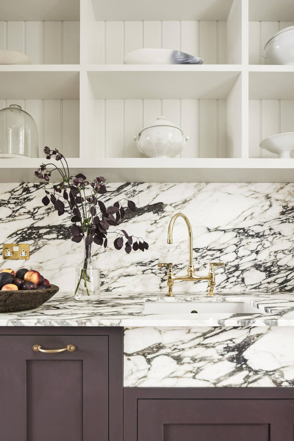 A Stylish Regency Townhouse in London 3 white-open-kitchen-plain-english-design-marble-worktop-sink-nordroom