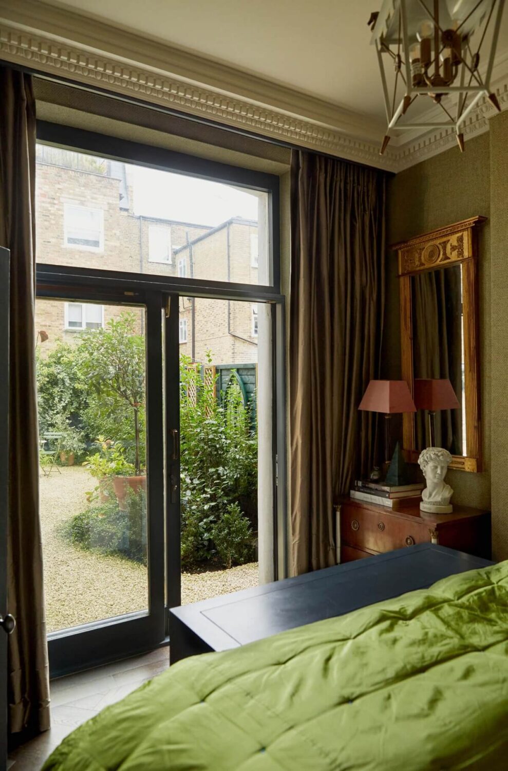 A Charming Antique Apartment in London with a Garden 15 bedroom-garden-antique-apartment-england-nordroom