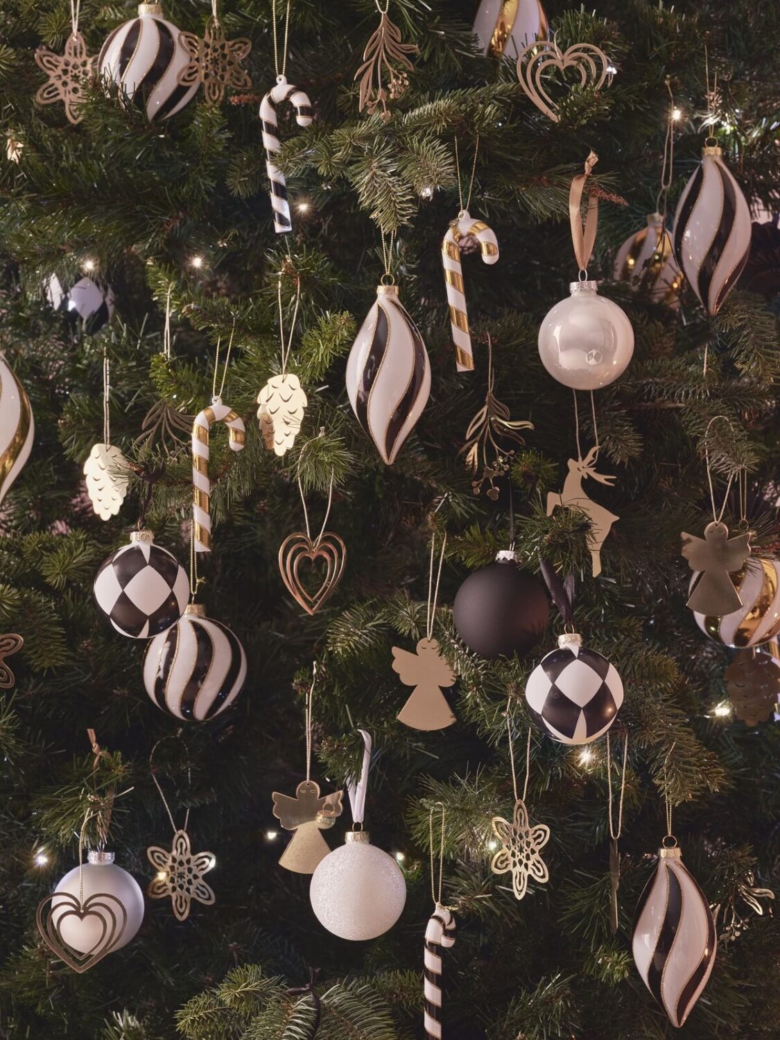 H&M Home Christmas 2022: Let's Play Magic 8 black-white-christmas-tree-ornaments-hm-holiday-collection-2022-nordroom