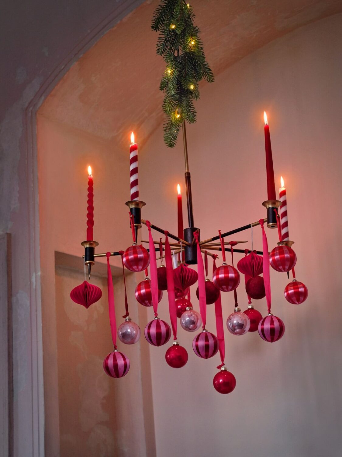 H&M Home Christmas 2022: Let's Play Magic 5 chandelier-candles-christmas-ornaments-nordroom