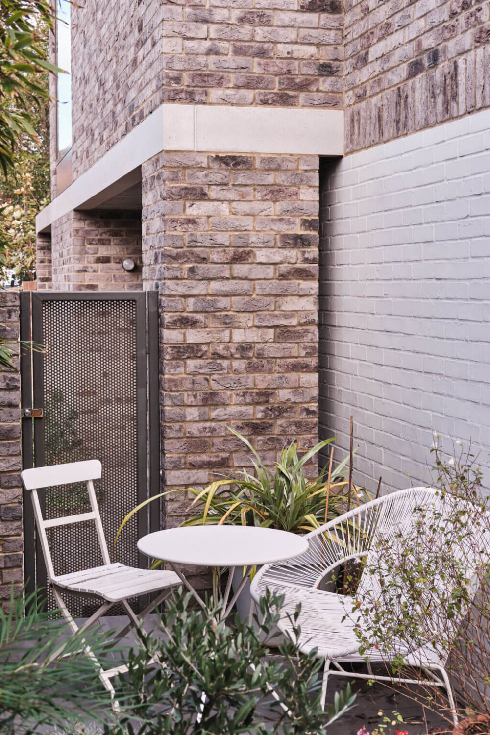 A Modern Award Winning House in London 23 courtyard-garden-london-home-nordroom