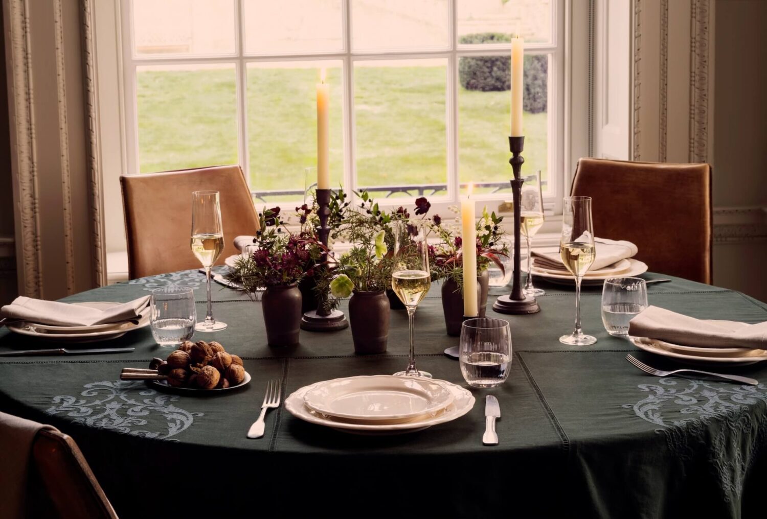Zara Home Christmas 2022: An Elegant Holiday Season 4 dining-room-table-setting-christmas-decor-nordroom