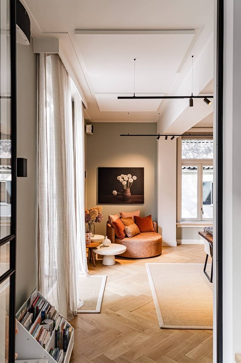 A Luxurious Dutch Villa in a Former Carriage House 10 dutch-villa-dining-room-nordroom