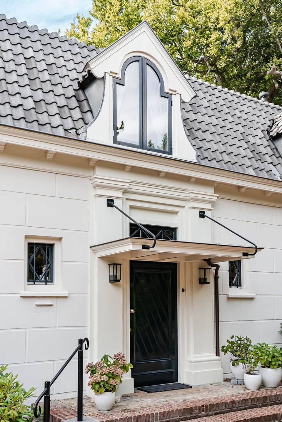 A Luxurious Dutch Villa in a Former Carriage House 35 entrance-former-carriage-house-netherlands-nordroom