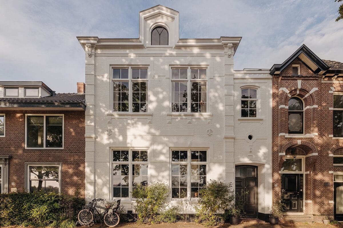 A Unique Black and White Home in a Former School Building 42 exterior-white-facade-townhouse-netherlands-nordroom