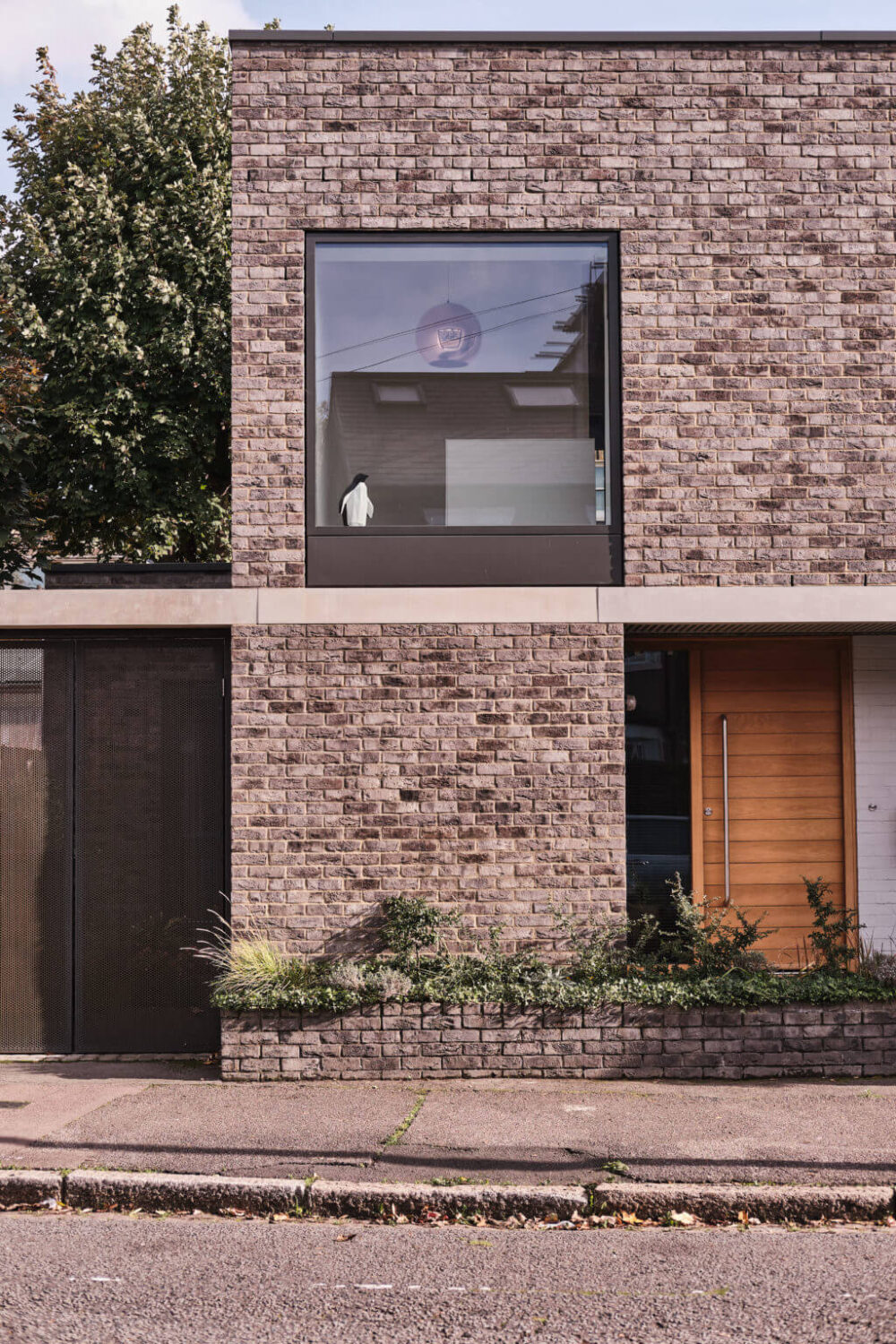 A Modern Award Winning House in London 24 facade-modern-london-home-nordroom
