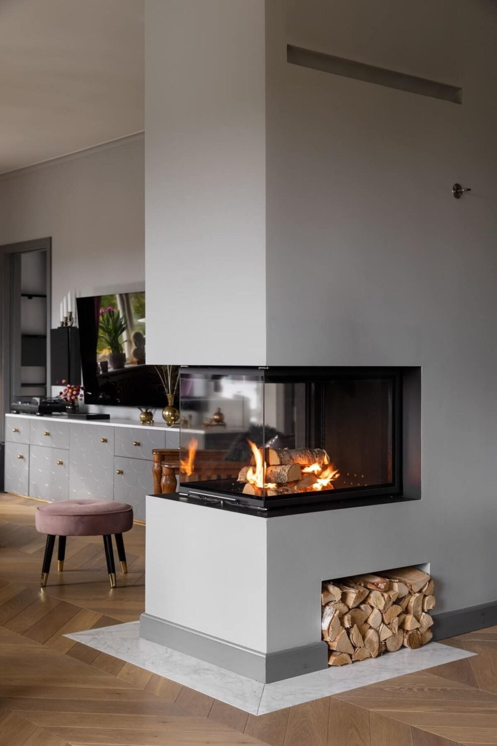 Herringbone vs. Chevron Flooring Patterns: Differences & Inspiration 29 fireplace-divider-living-room-kitchen-bedroom