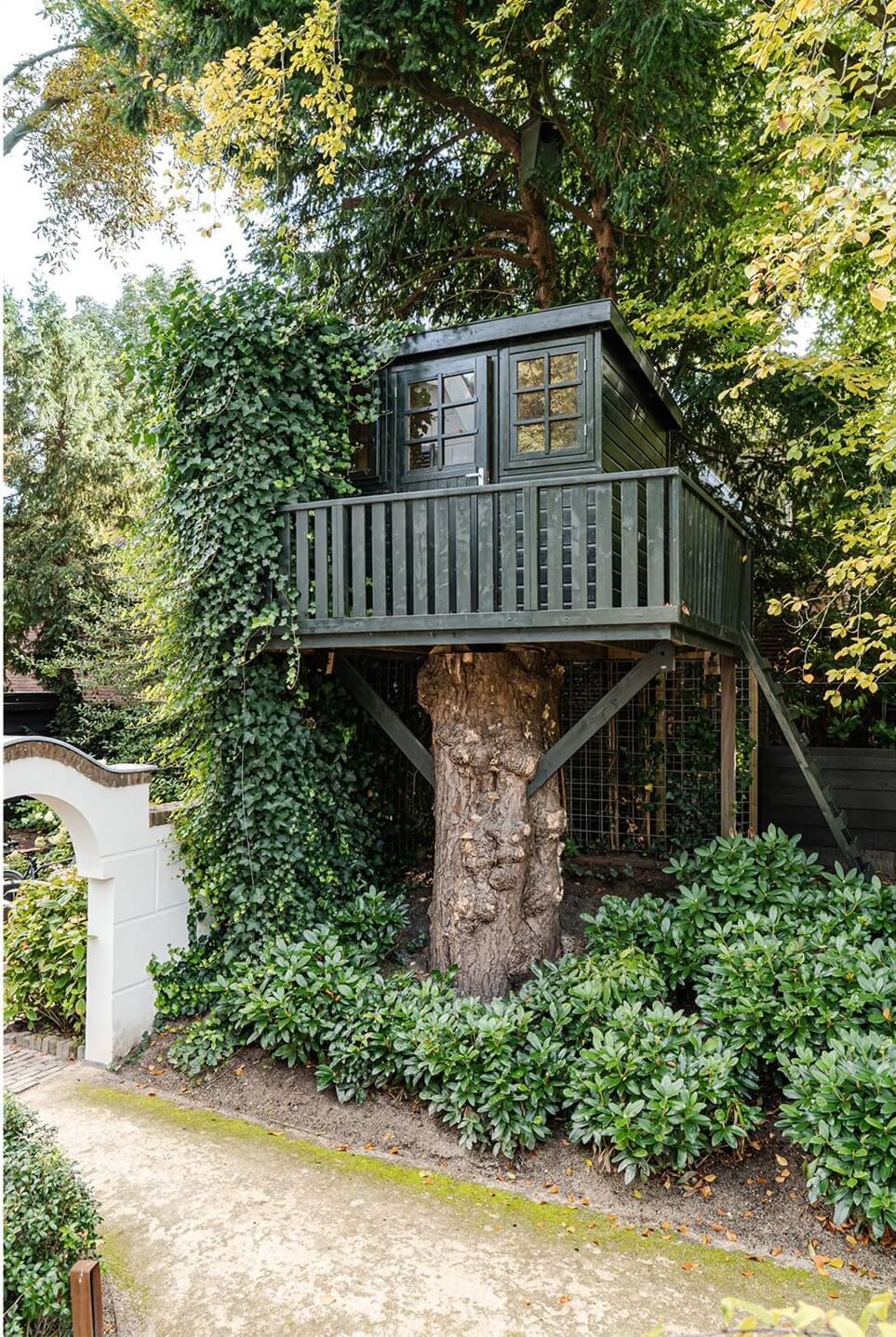 A Luxurious Dutch Villa in a Former Carriage House 30 garden-childrens-tree-house-dutch-villa-nordroom