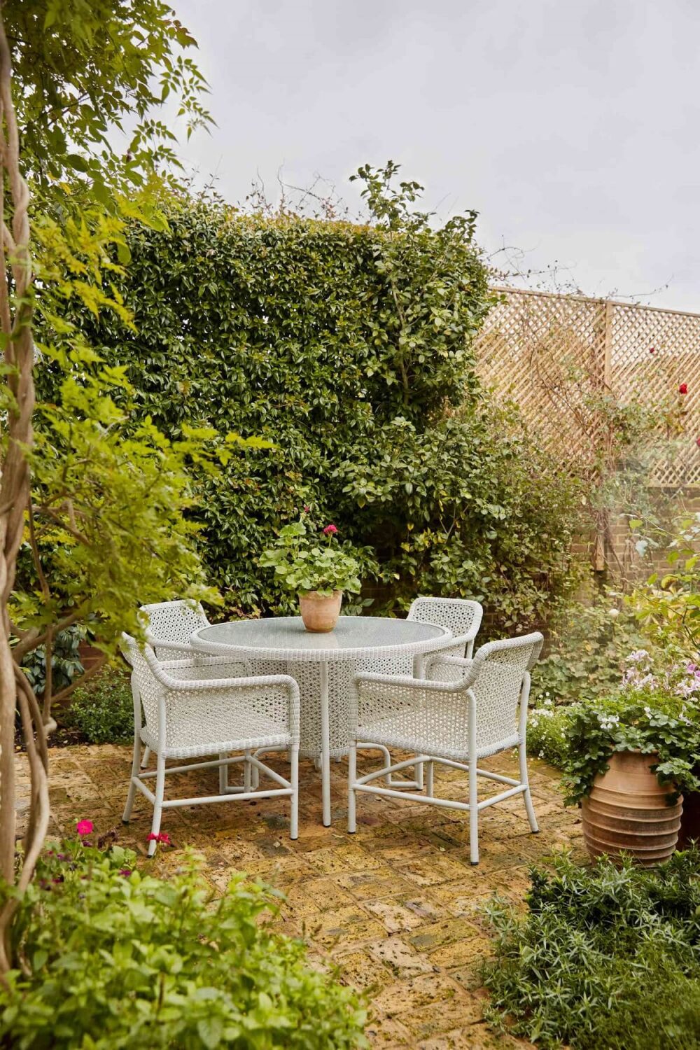 A Charming Arts and Crafts Cottage in the English Countryside 18 garden-dining-table-english-cottage-nordroom