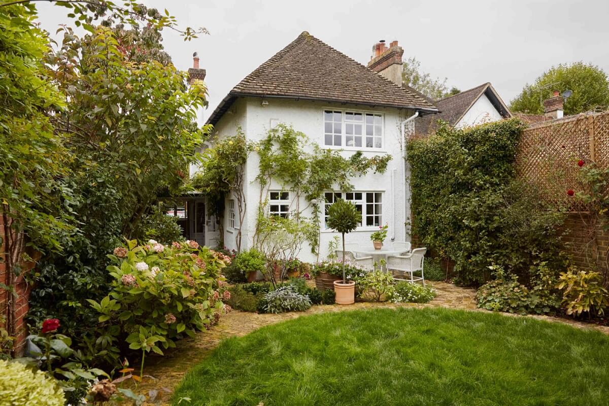 A Charming Arts and Crafts Cottage in the English Countryside 22 garden-facade-english-cottage-nordroom
