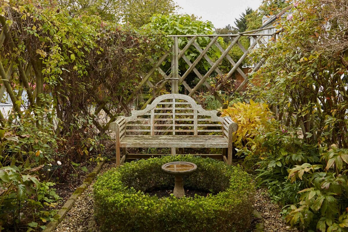 A Charming Arts and Crafts Cottage in the English Countryside 21 garden-seating-cottage-english-countryside-nordroom