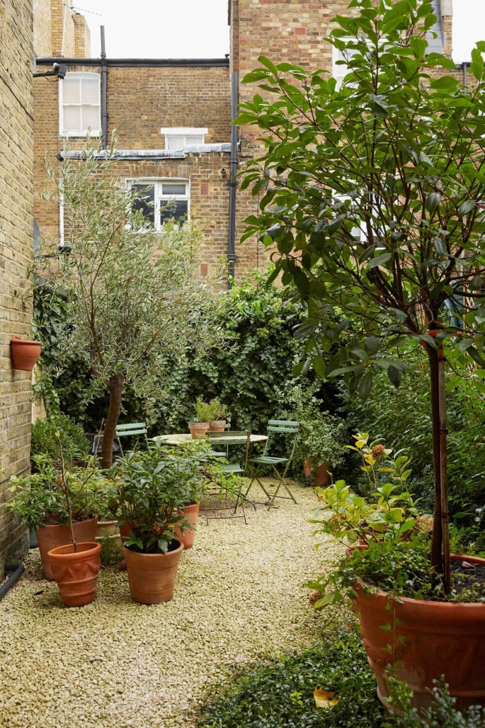 A Charming Antique Apartment in London with a Garden 19 garden-terrace-house-england-nordroom