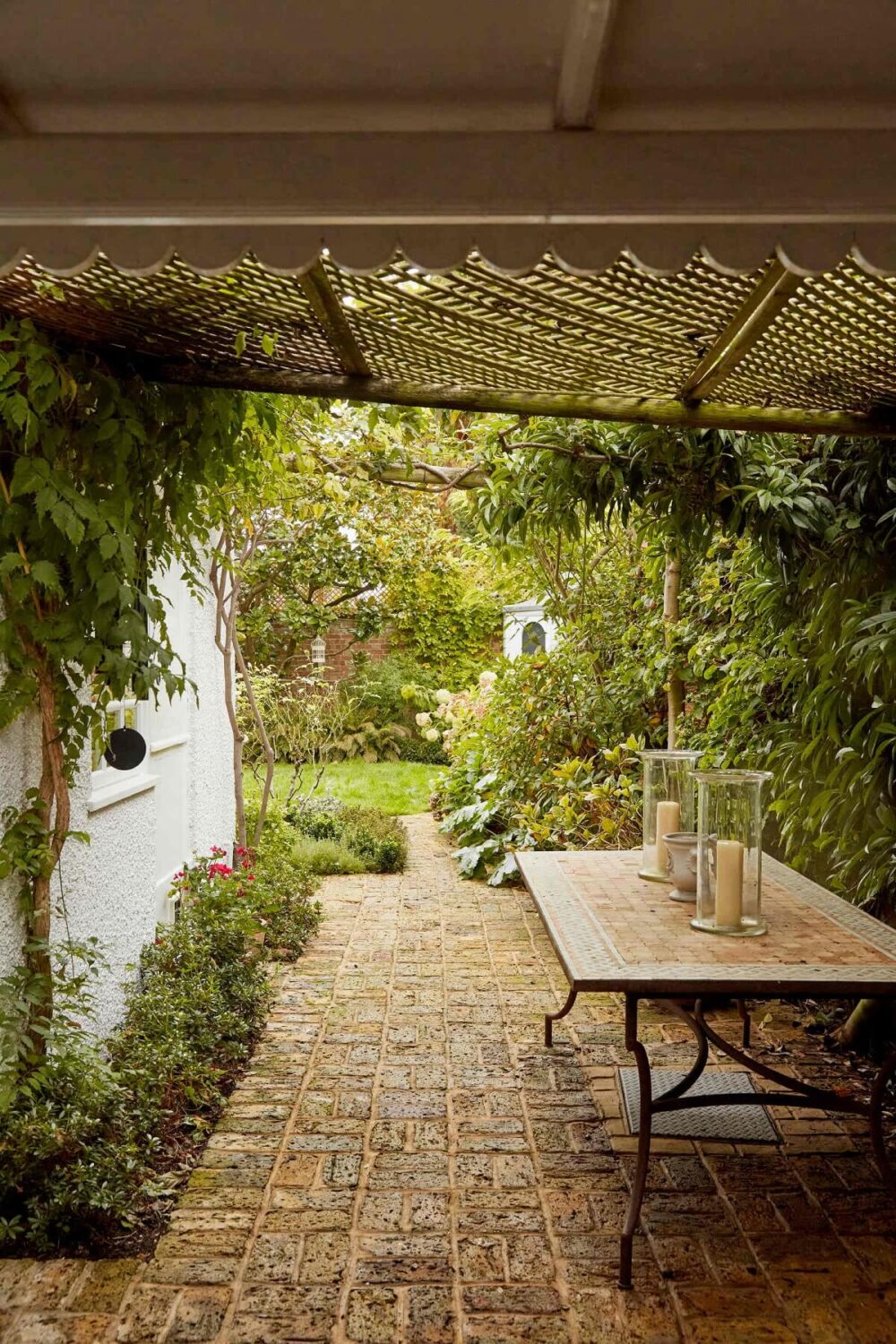 A Charming Arts and Crafts Cottage in the English Countryside 17 green-garden-terrace-english-cottage-nordroom