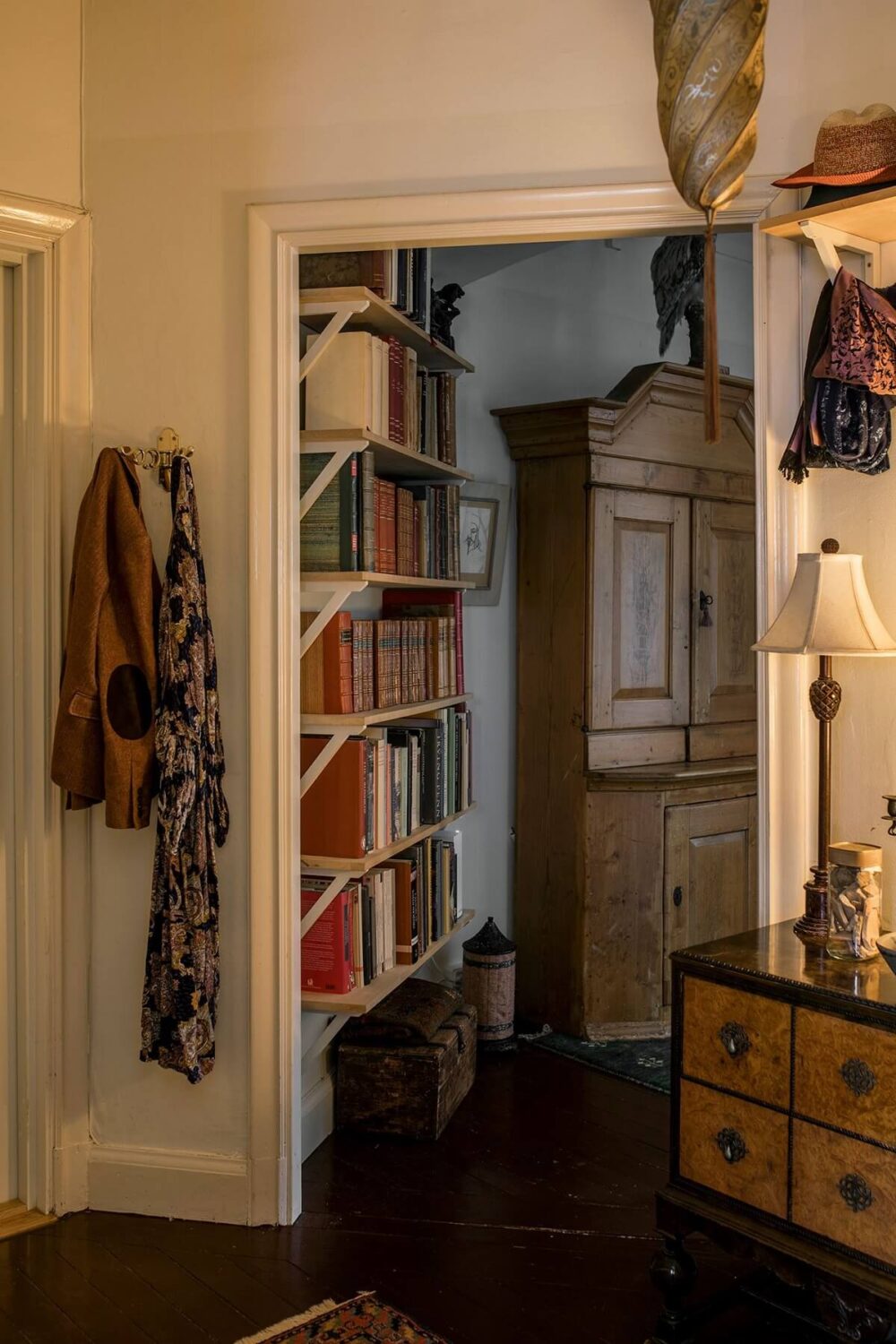 A Cozy Green Kitchen in a Vintage Attic Apartment 10 hallway-vintage-apartment-sweden-nordroom