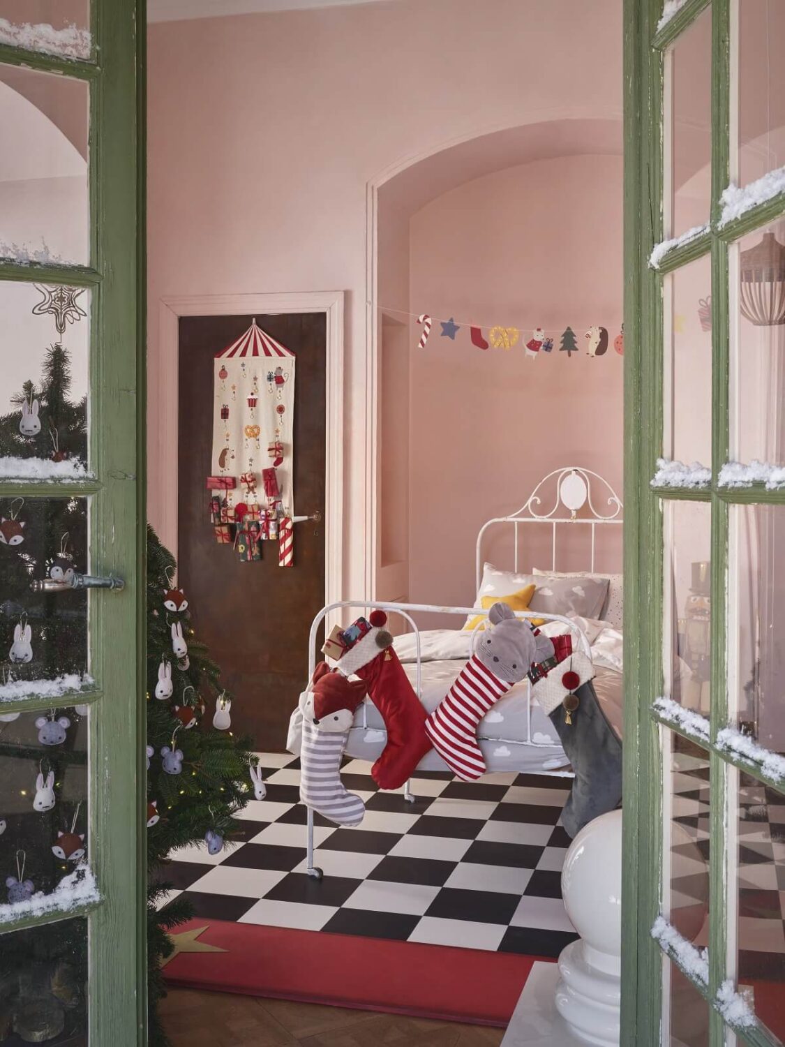 H&M Home Christmas 2022: Let's Play Magic 11 kids-bedroom-hm-home-christmas-collection-2022-nordroom