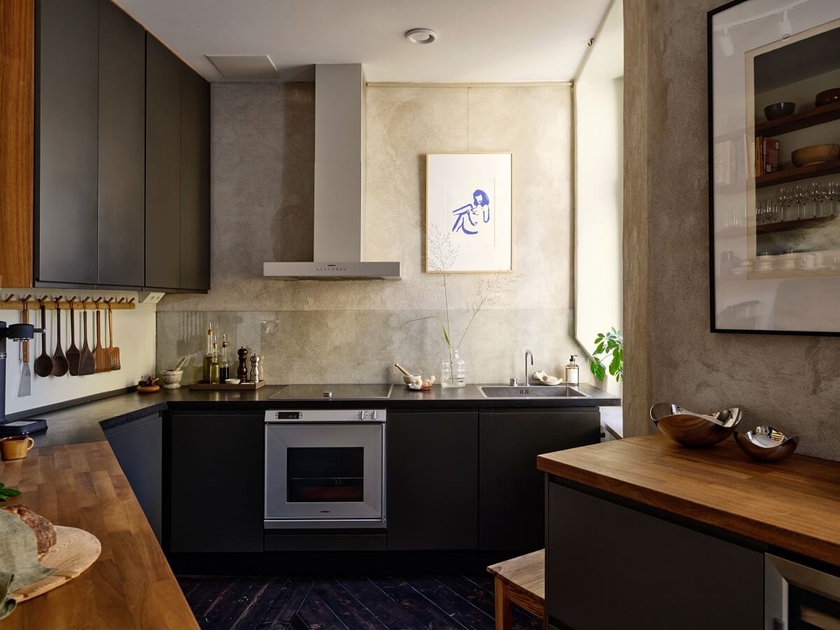 A Nordic Maisonette That Makes The Most Of Its Awkward Nooks 7 kitchen-black-cabinets-nordic-apartment-nordroom