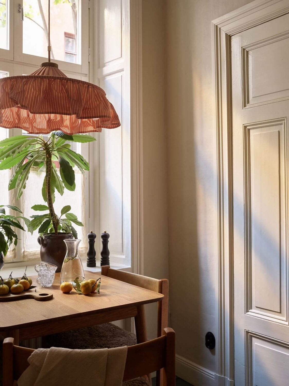 A Charming Vintage Apartment in Stockholm 9 kitchen-dining-table-lamp-nordroom