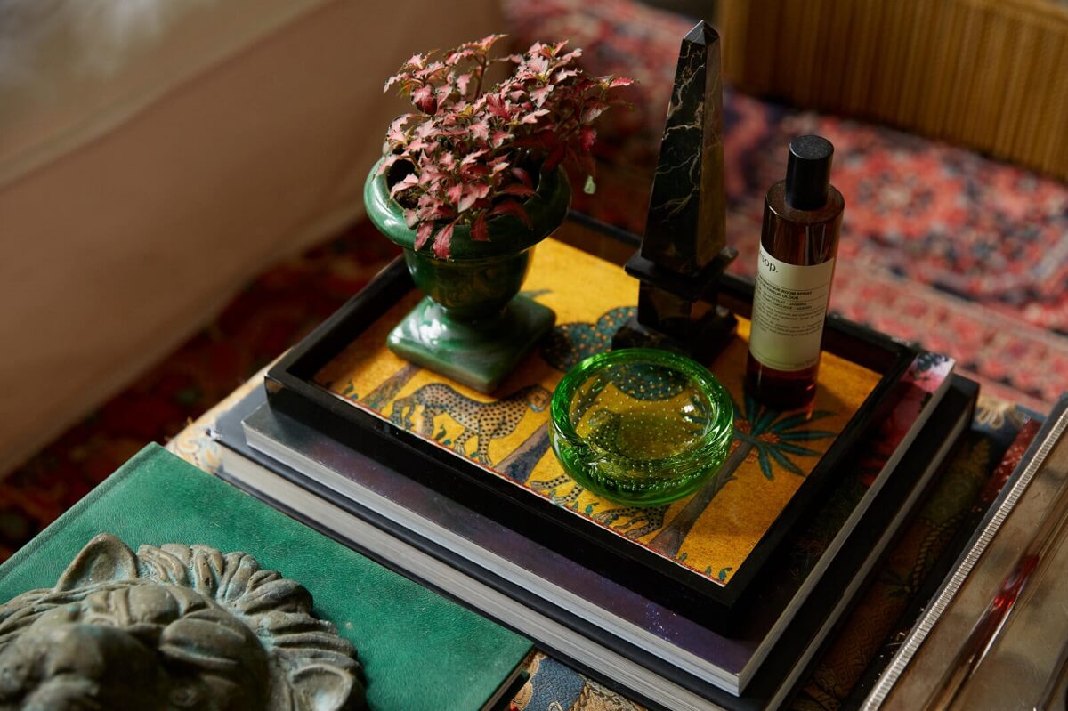A Charming Antique Apartment in London with a Garden 4 living-room-detail-coffee-table-nordroom