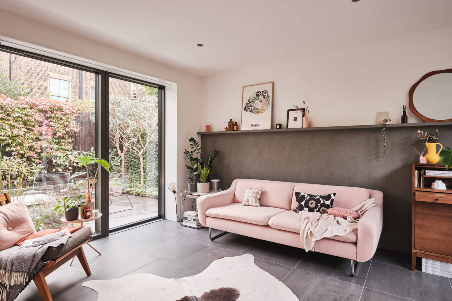 A Modern Award Winning House in London 6 living-room-pink-couch-nordroom