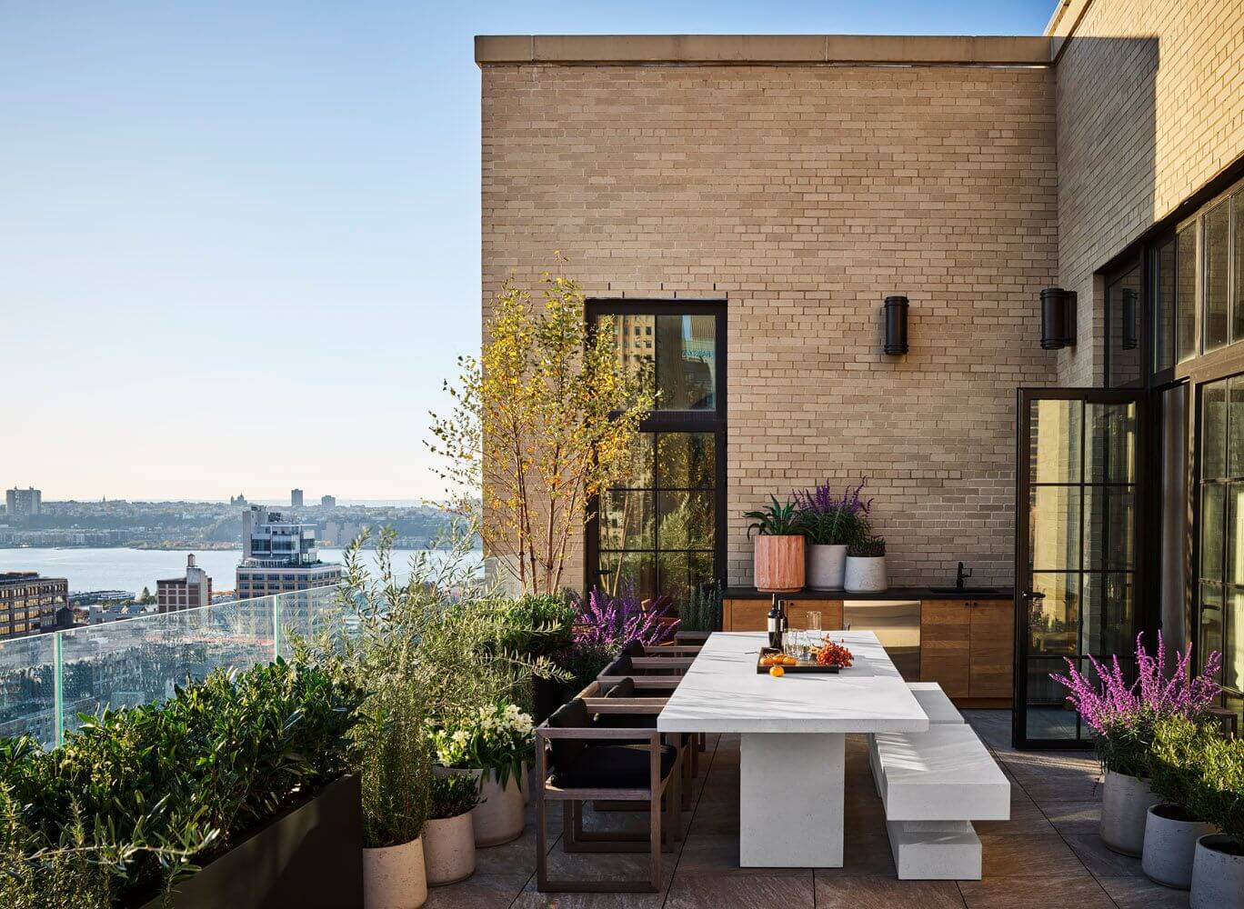 Best of 2022: Outdoor Spaces 7 roof-terrace-dining-space-trevor-noah-penthouse-nordroom