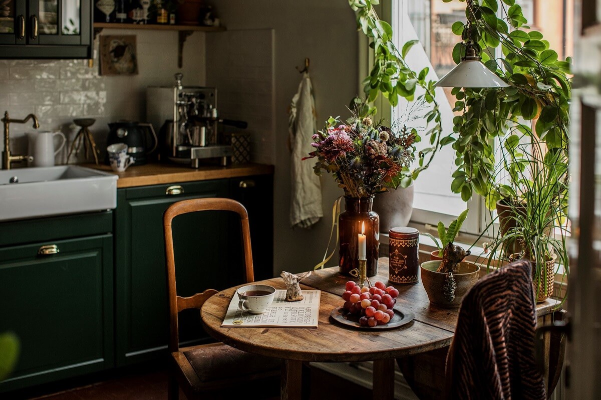 A Cozy Green Kitchen in a Vintage Attic Apartment 6 small-green-kitchen-slanted-ceiling-plants-nordroom