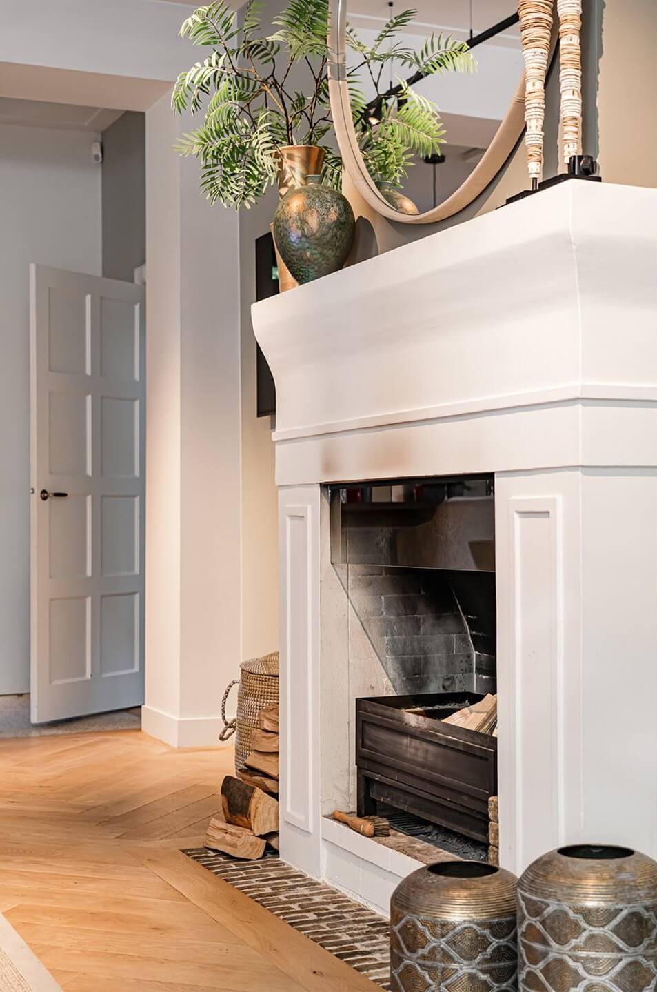 A Luxurious Dutch Villa in a Former Carriage House 12 white-firpelace-classic-villa-nordroom
