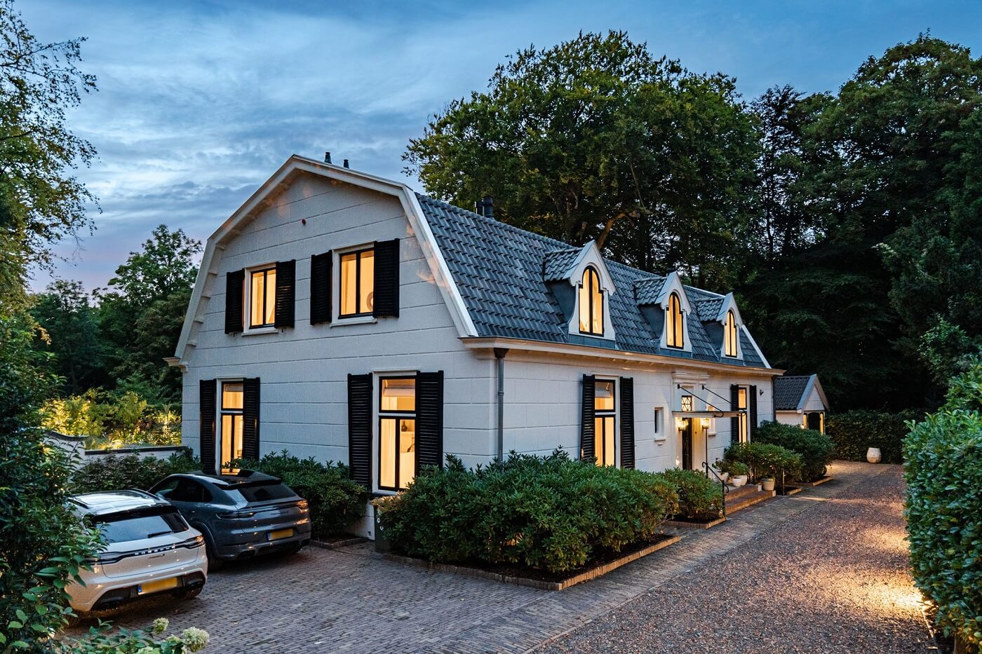 A Luxurious Dutch Villa in a Former Carriage House 37 white-villa-former-carriage-house-at-night-nordroom