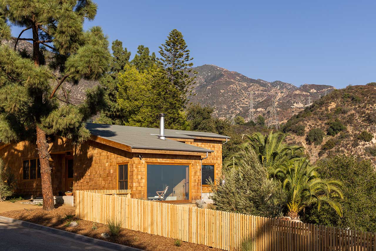 The Warm Mountaintop Home of Actor Hayden Christensen 24 Exterior-mountaintop-House-Altadena-William-Hunter-Collective-hills-nordroom