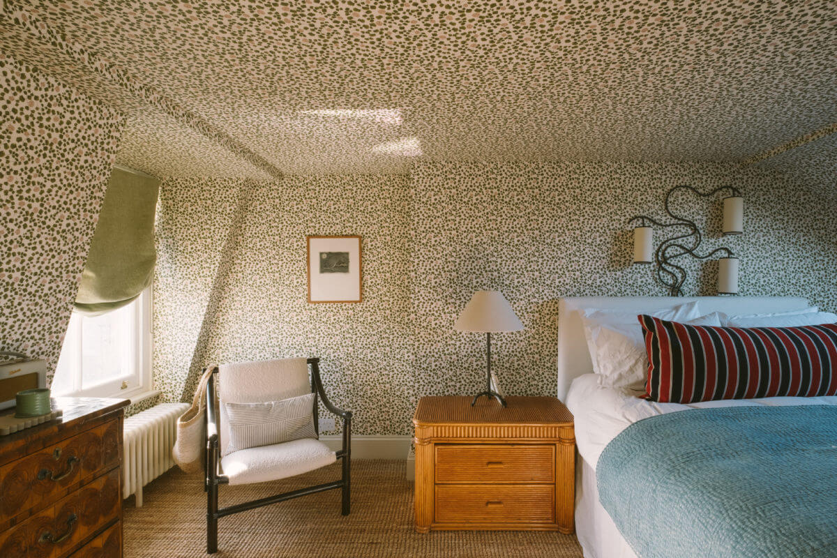 A Victorian House in London with a Blue Sitting Room 29 attic-bedroom-slanted-ceiling-wallpaper-nordroom