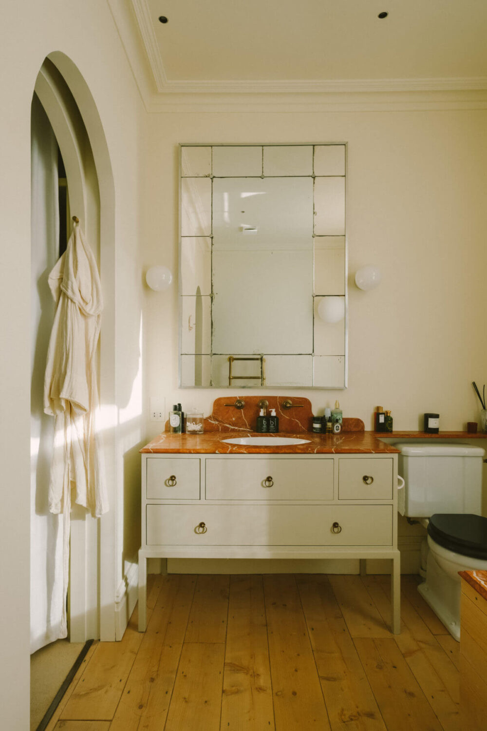 A Victorian House in London with a Blue Sitting Room 28 bathroom-victorian-terraced-house-london-nordroom