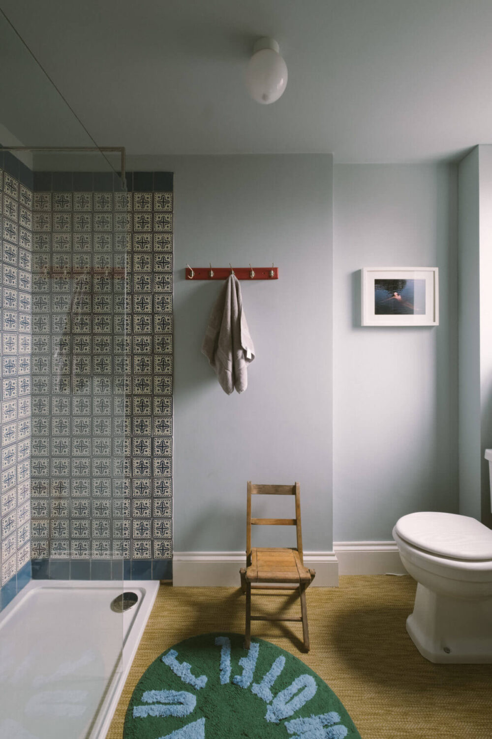 A Colorful Vintage Eclectic Home in England 23 bathroom-vintage-eclectic-home-england-nordroom