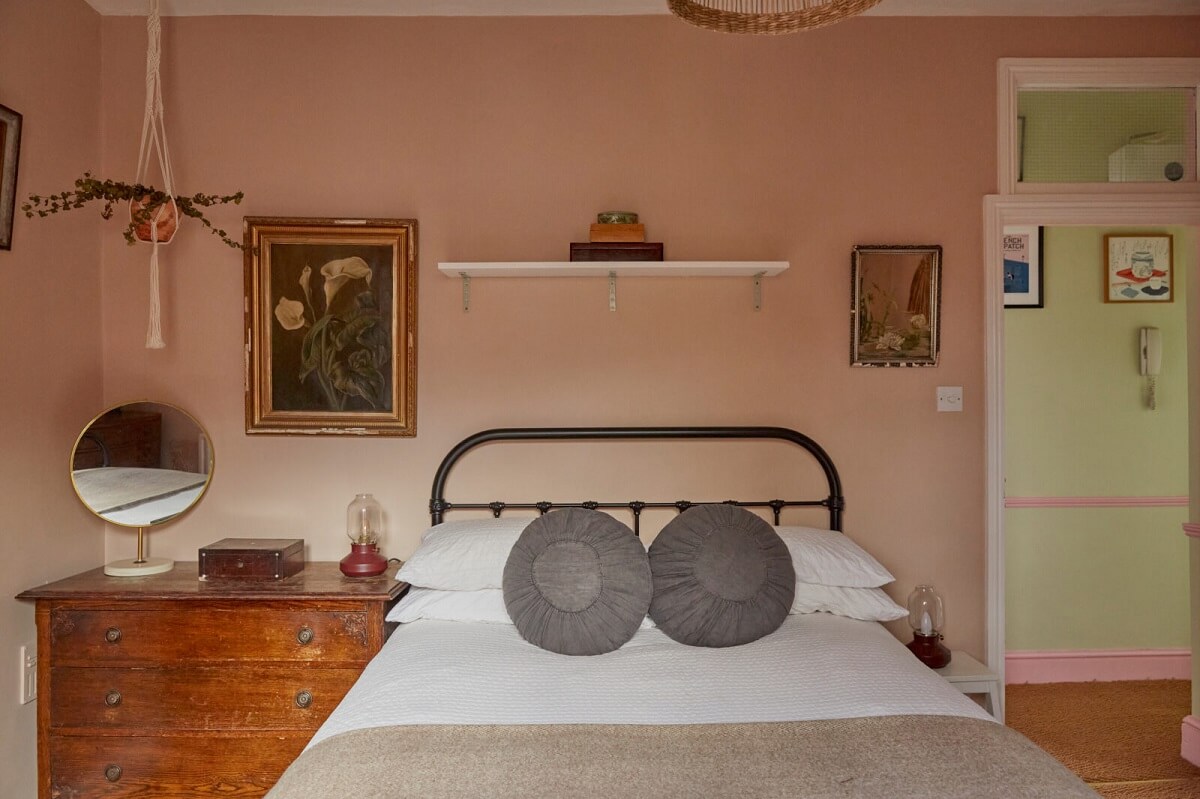 Pastel Colors in a Vintage London Home 8 bedroom-pink-walls-vintage-dresser-nordroom
