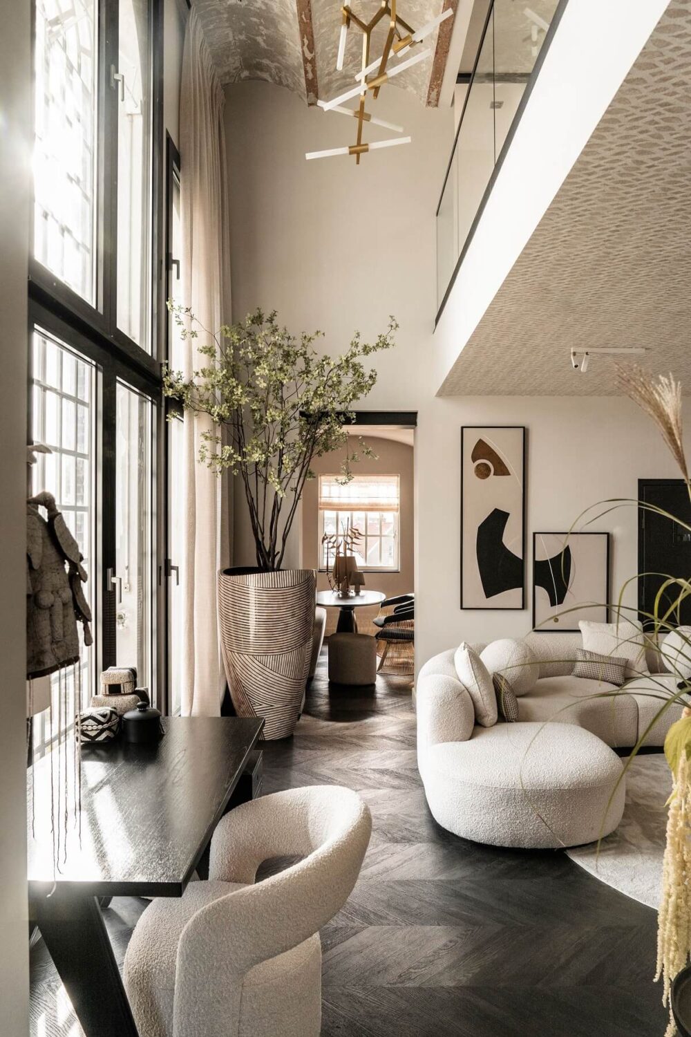 Herringbone vs. Chevron Flooring Patterns: Differences & Inspiration 32 black-chevron-floor-living-room-high-ceiling-penthouse-nordroom
