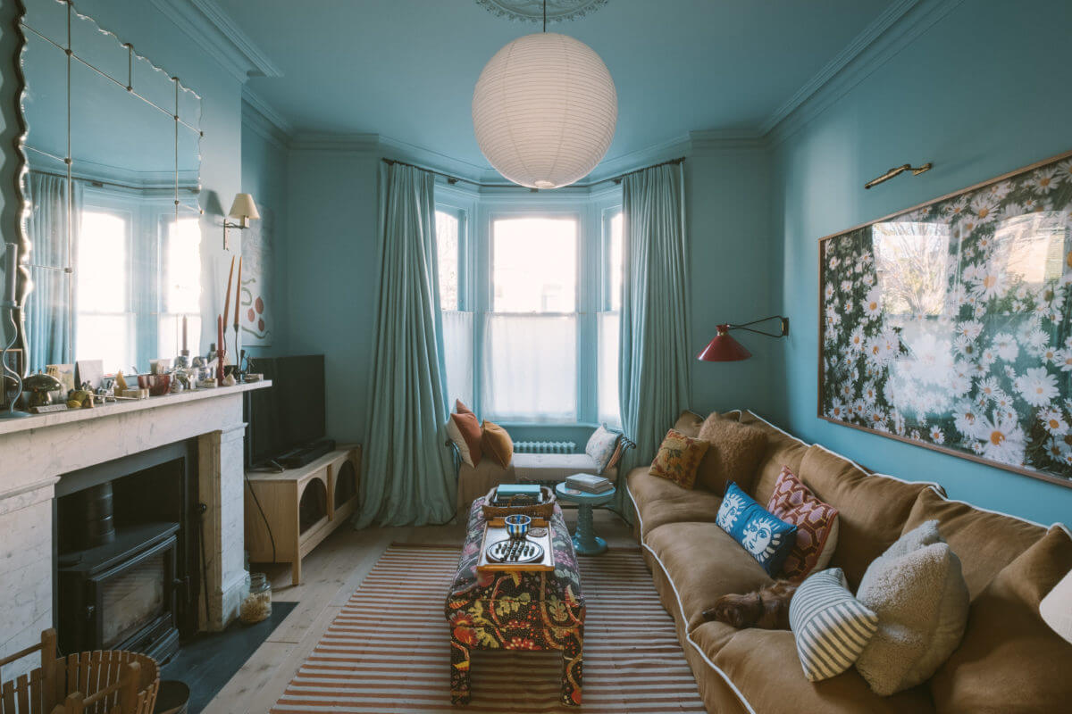 A Victorian House in London with a Blue Sitting Room 1 blue-sitting-room-bay-window-fireplace-mirror-victorian-house-london-nordroom