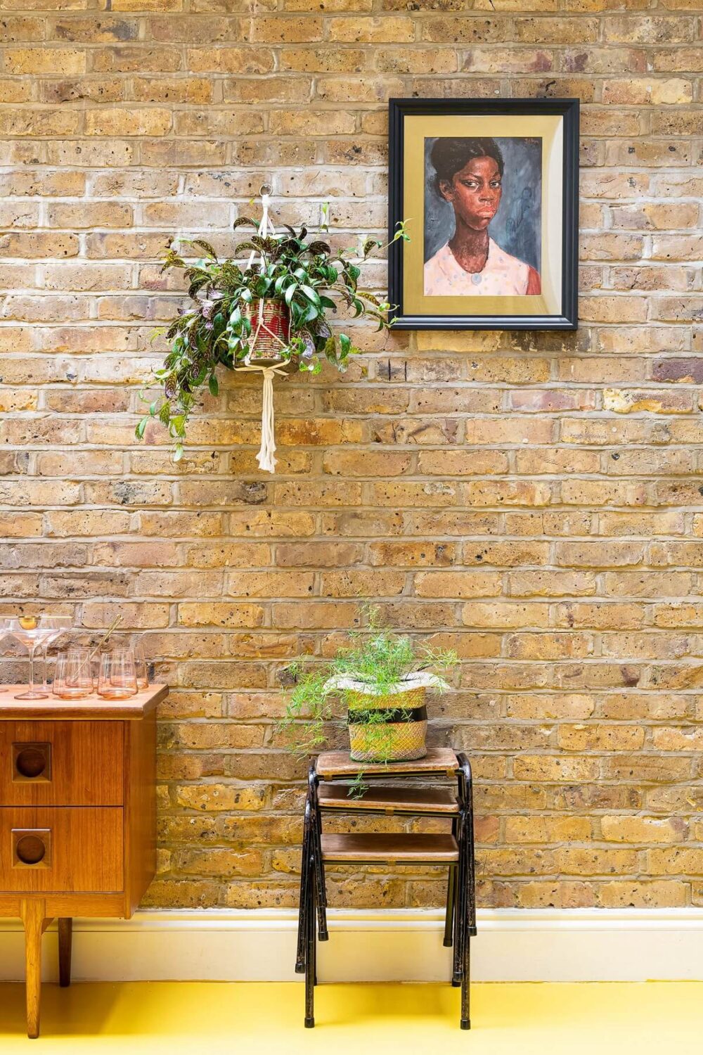Color Blocked Walls in a Unique Victorian House 12 dining-room-brick-wall-midcentury-furniture-nordroom
