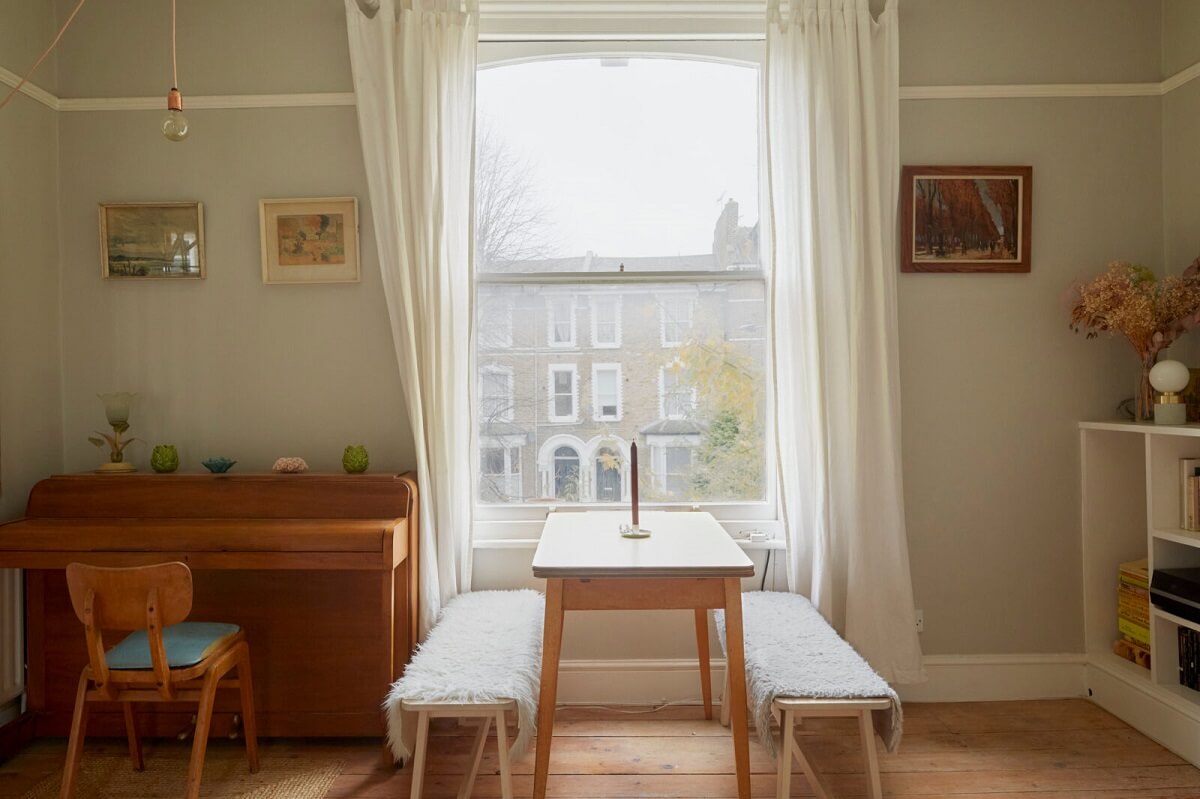 Pastel Colors in a Vintage London Home 2 dining-table-benches-piano-apartment-london-nordroom