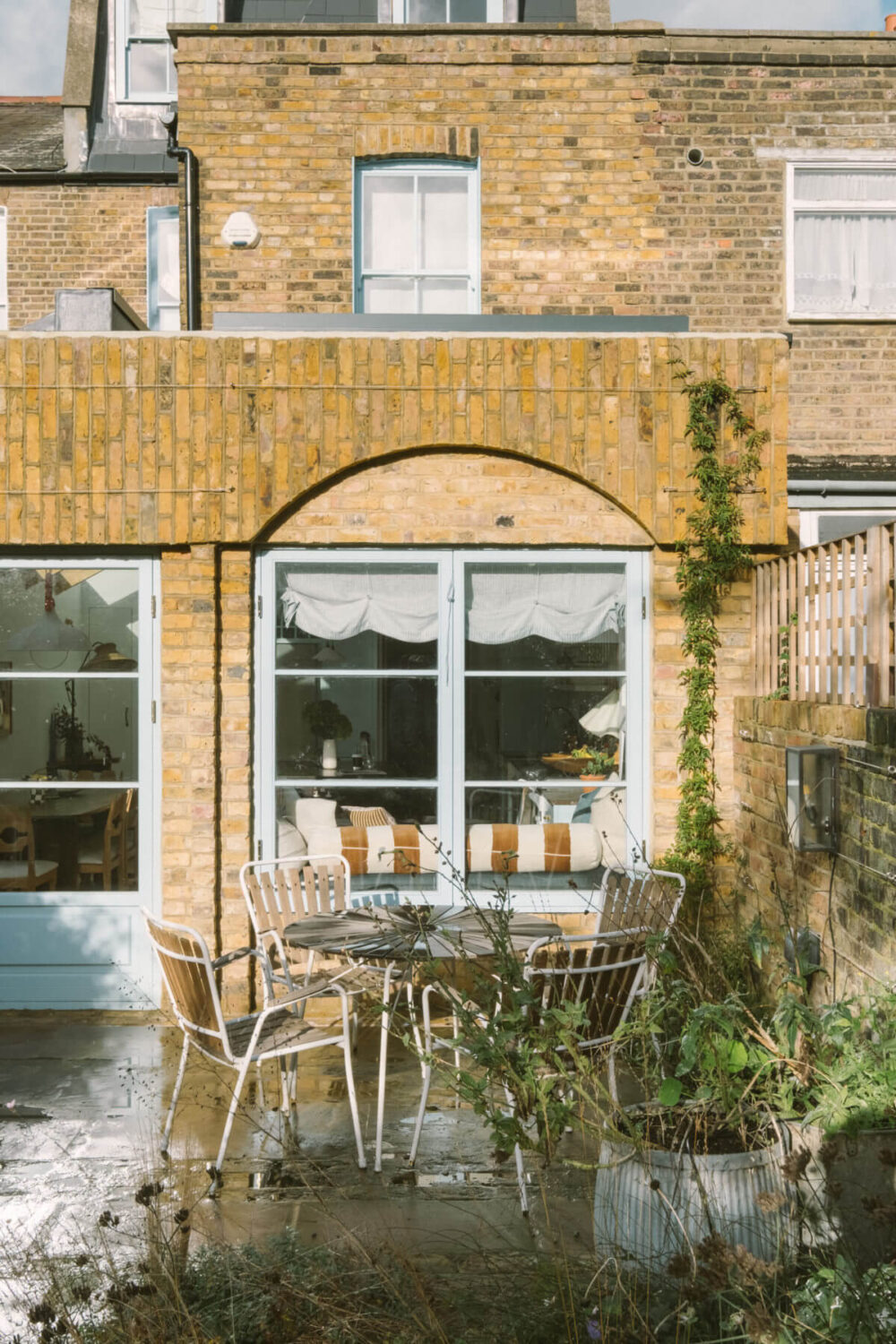 A Victorian House in London with a Blue Sitting Room 35 exterior-garden-dining-space-victorian-house-london-nordroom