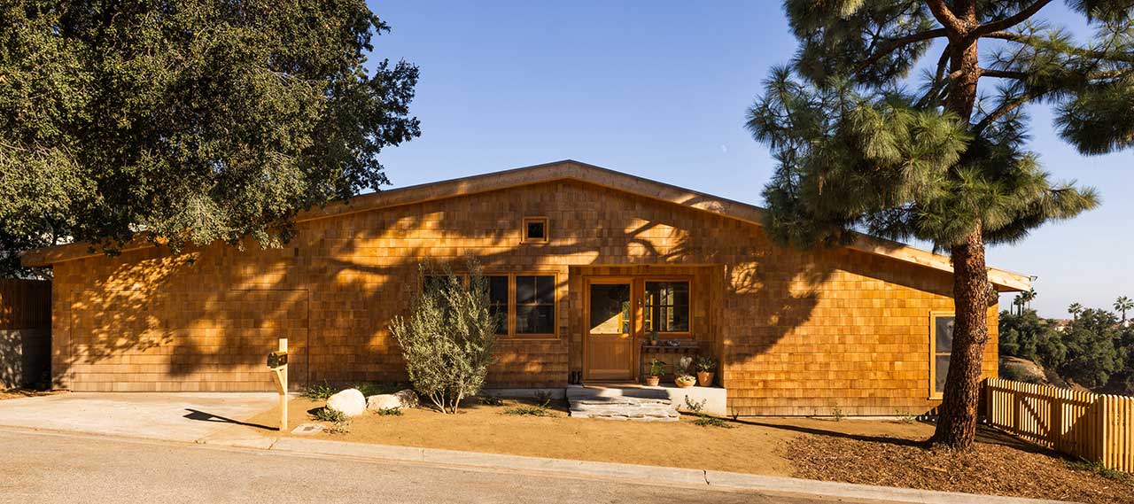 The Warm Mountaintop Home of Actor Hayden Christensen 23 exterior-mountaintop-house-Altadena-William-Hunter-Collective-nordroom