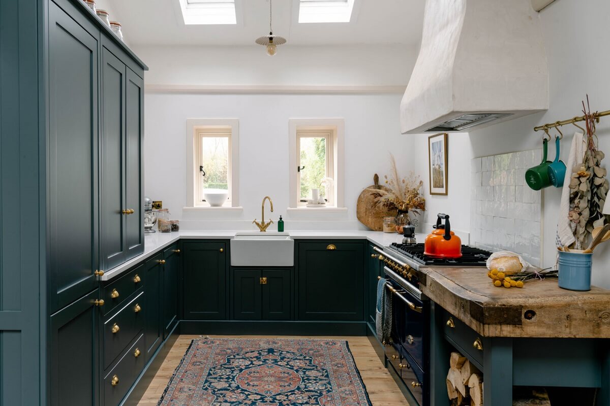 An English Barn Conversion Decorated in Green and Blue 6 farrow-ball-downpipe-colorkitchen-cabinets-rug-skylights-nordroom
