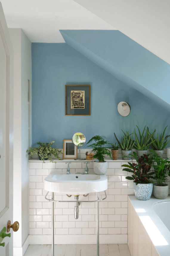 Farrow & Ball Add 11 New Colors to their Collection - 2023 27 farrow-ball-new-colors-kittiwake-bathoom-white-tiles-nordroom