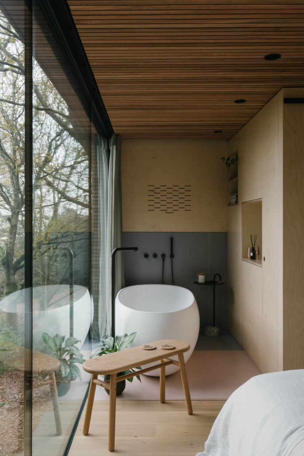 A Modern Woodland Lodge with A Scandi Interior 14 freestanding-bath-bedroom-modern-scandi-style-lodge-nordroom