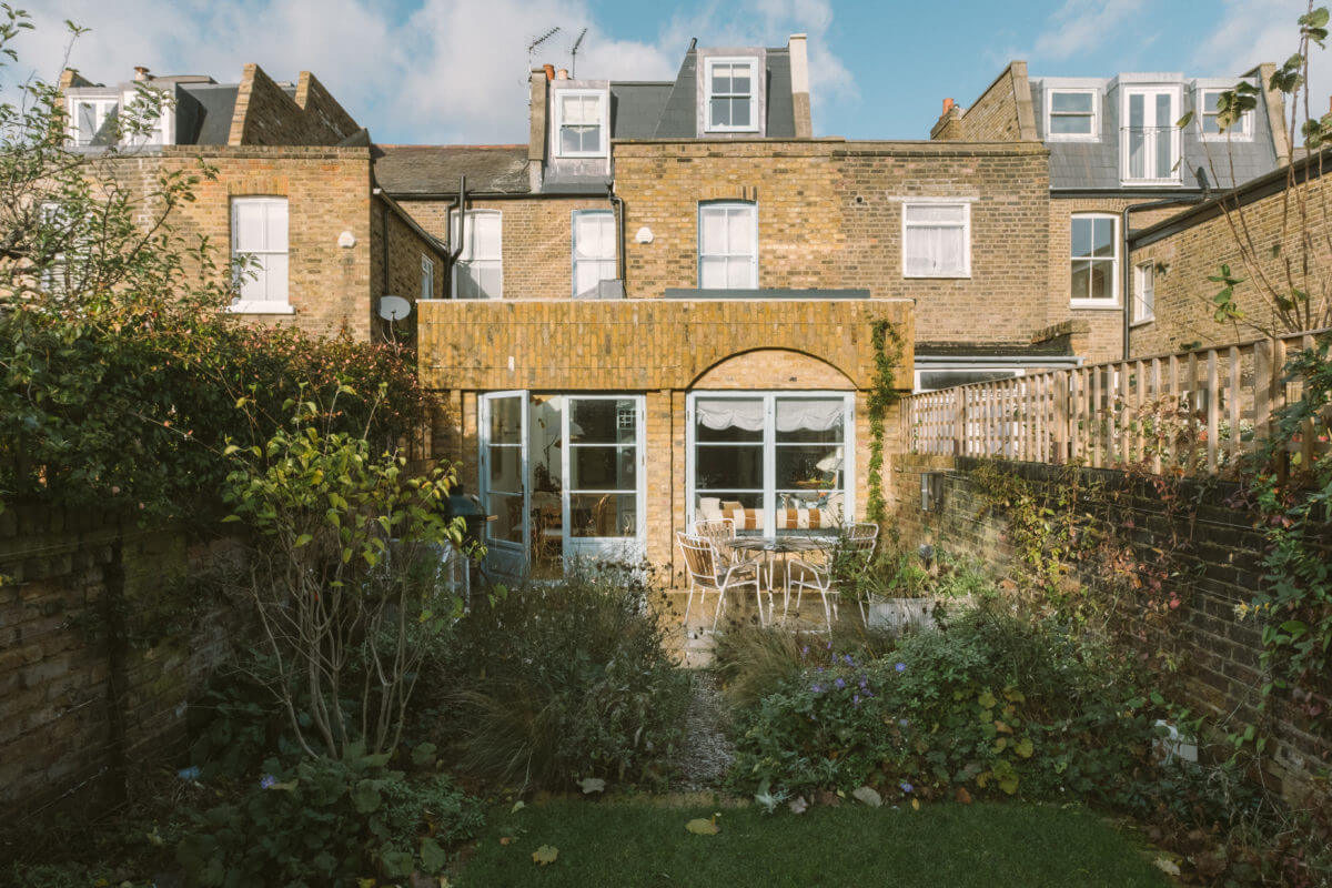 A Victorian House in London with a Blue Sitting Room 32 garden-exterior-victorian-terraced-house-london-nordroom