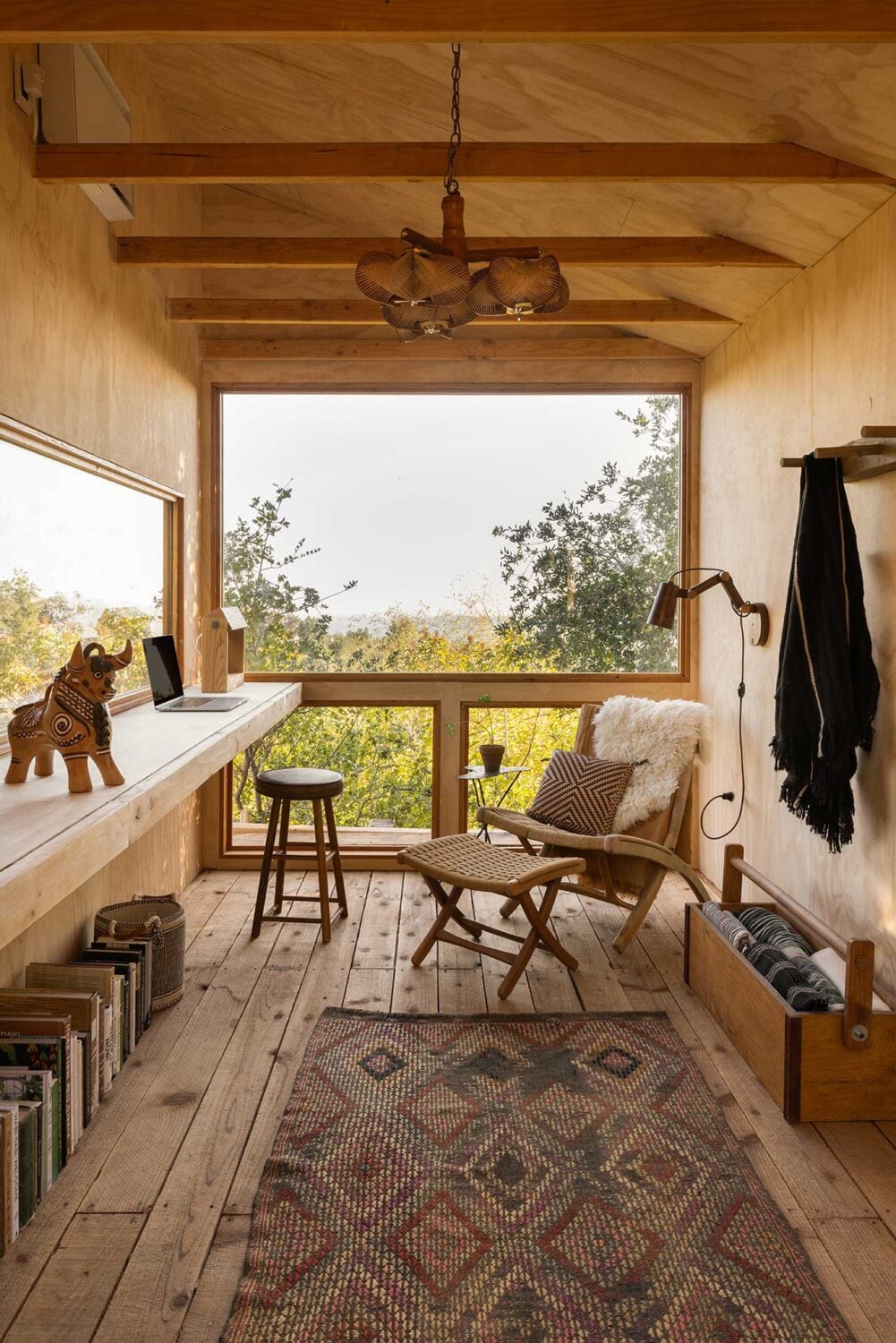 The Warm Mountaintop Home of Actor Hayden Christensen 19 garden-shed-reading-room-mountaintop-home-hayden-christensen-nordroom