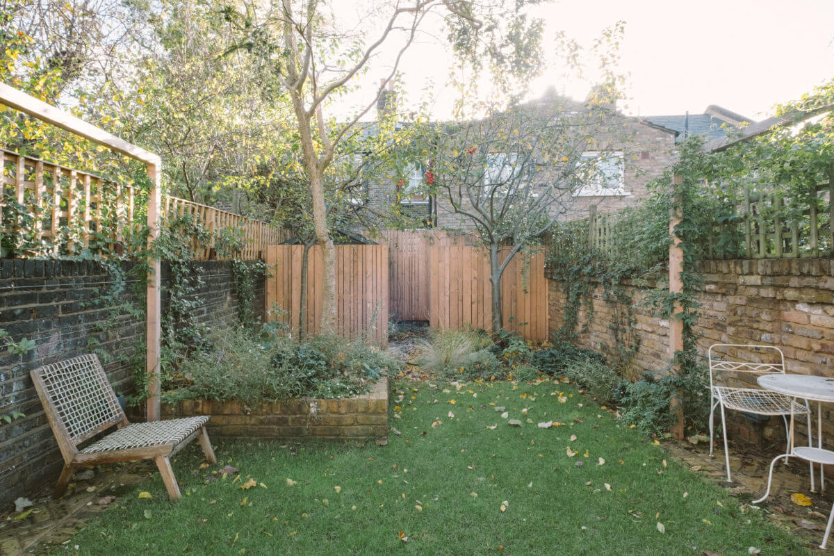 A Victorian House in London with a Blue Sitting Room 33 garden-victorian-terraced-house-london-nordroom
