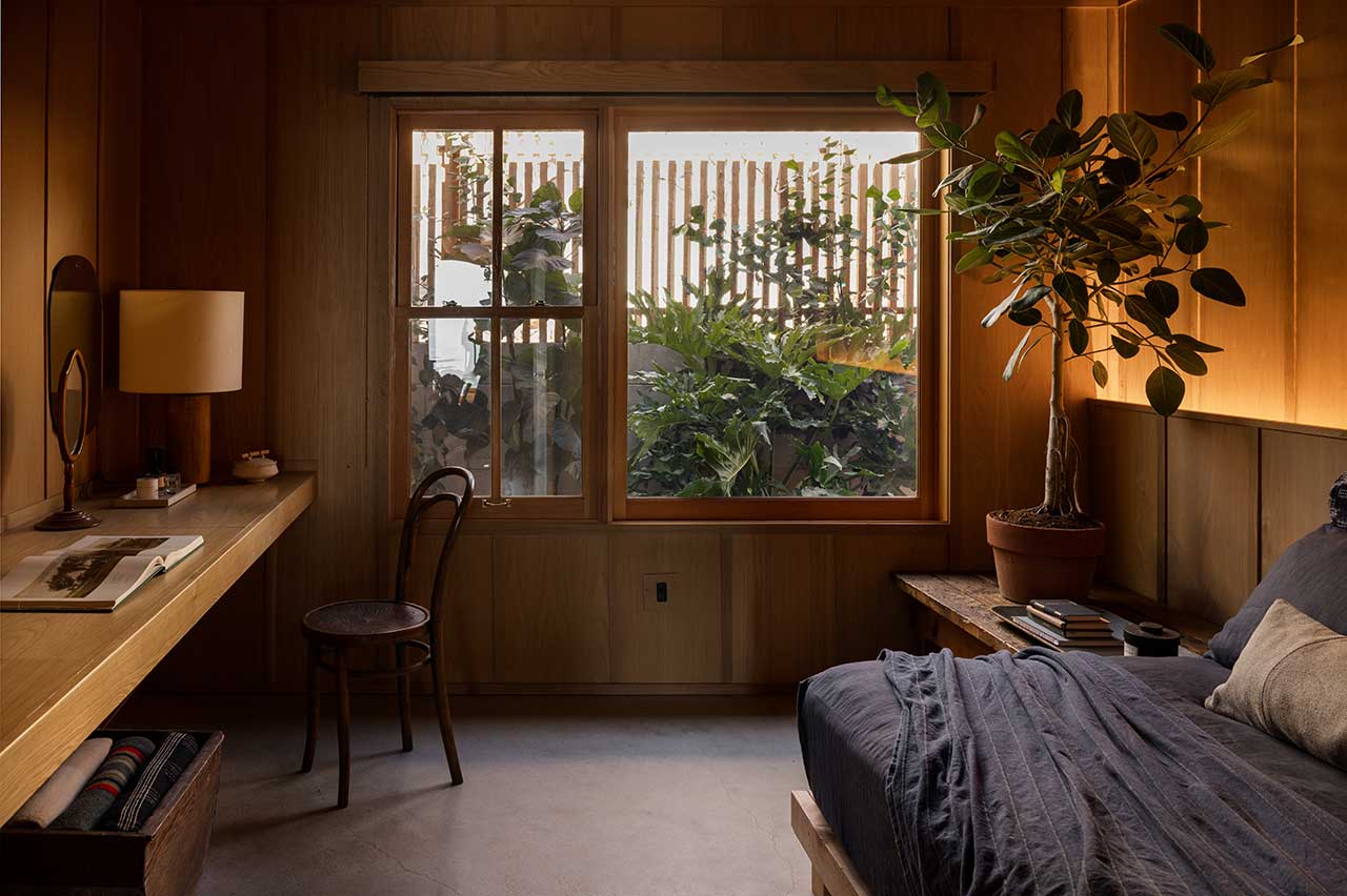 The Warm Mountaintop Home of Actor Hayden Christensen 10 guest-bedroom-home-office-floating-desk-hayden-christensen-nordroom