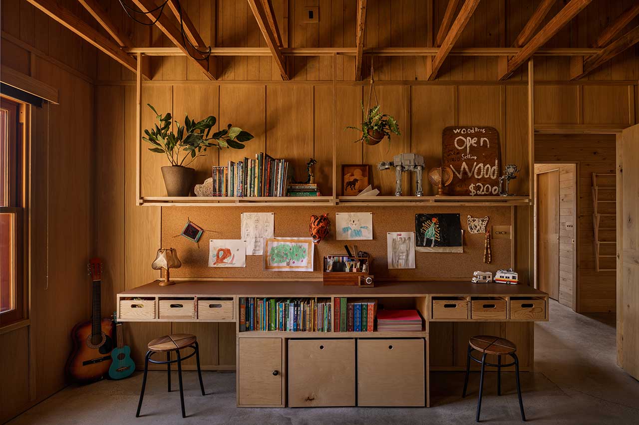 The Warm Mountaintop Home of Actor Hayden Christensen 16 kids-bedroom-double-desk-shelf-nordroom