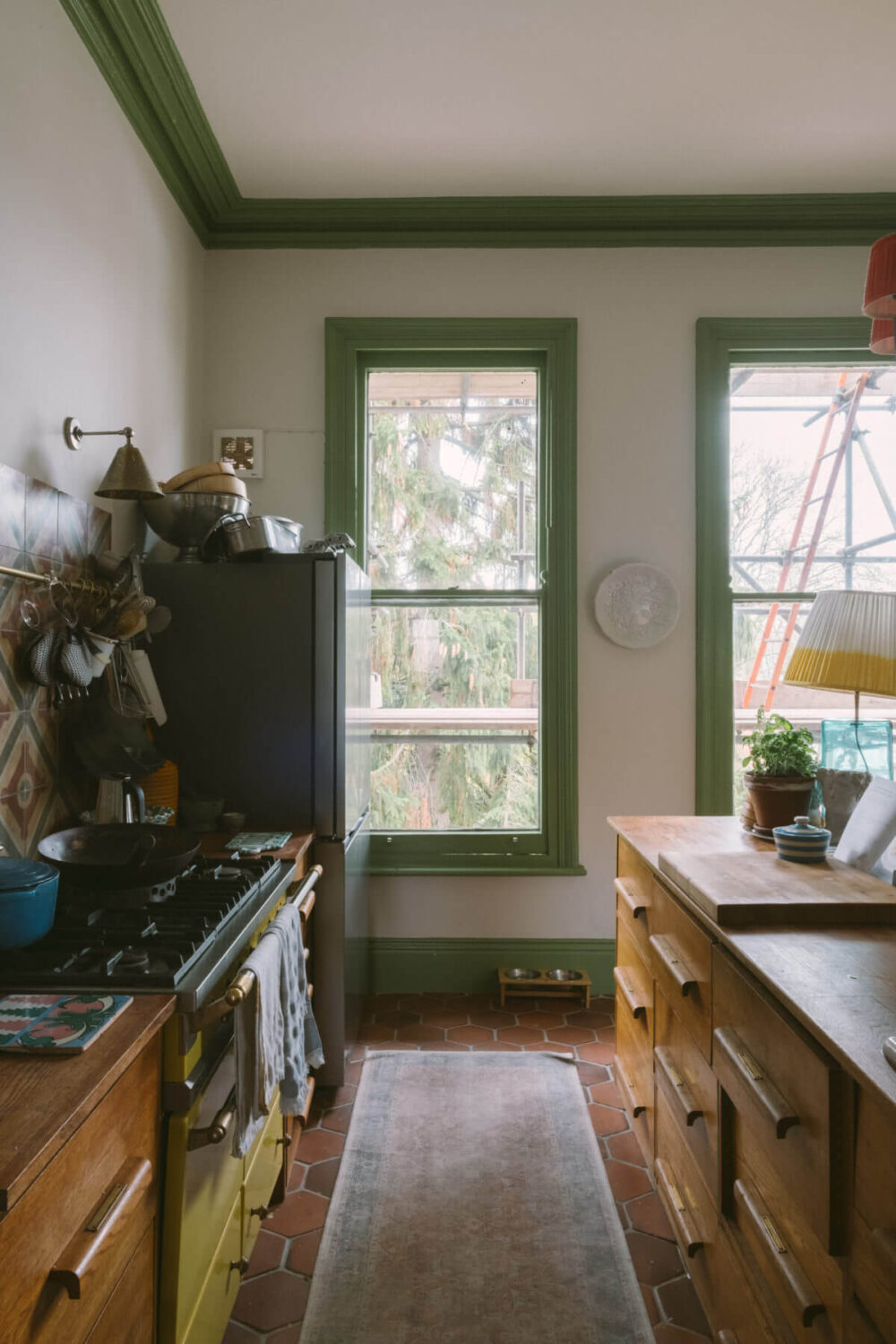 A Colorful Vintage Eclectic Home in England 15 kitchen-butler-sink-reclaimed-materials-terracotta-floor-tiles-nordoom